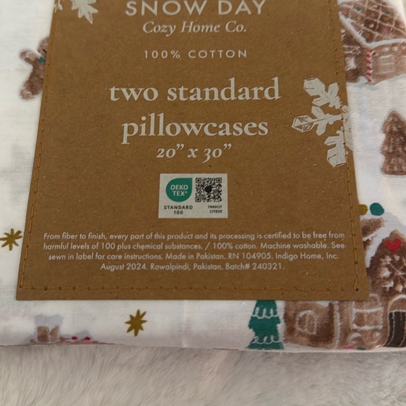 2024 Christmas Holiday gingerbread house and man standard 2 pillowcases  - Picture 3 of 6